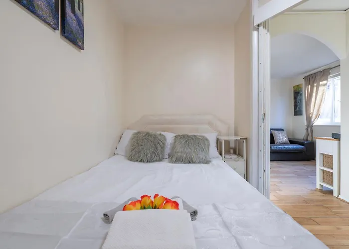 Glenville Apartment